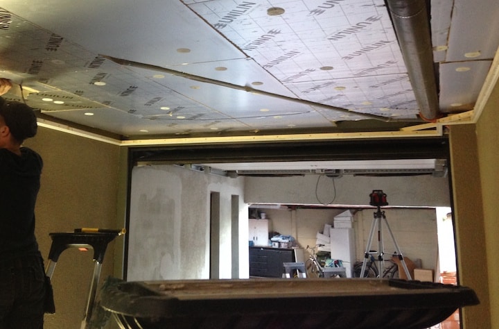 Garage plafond isoleren - © Foto door Plafondlux, specialist in spanplafonds